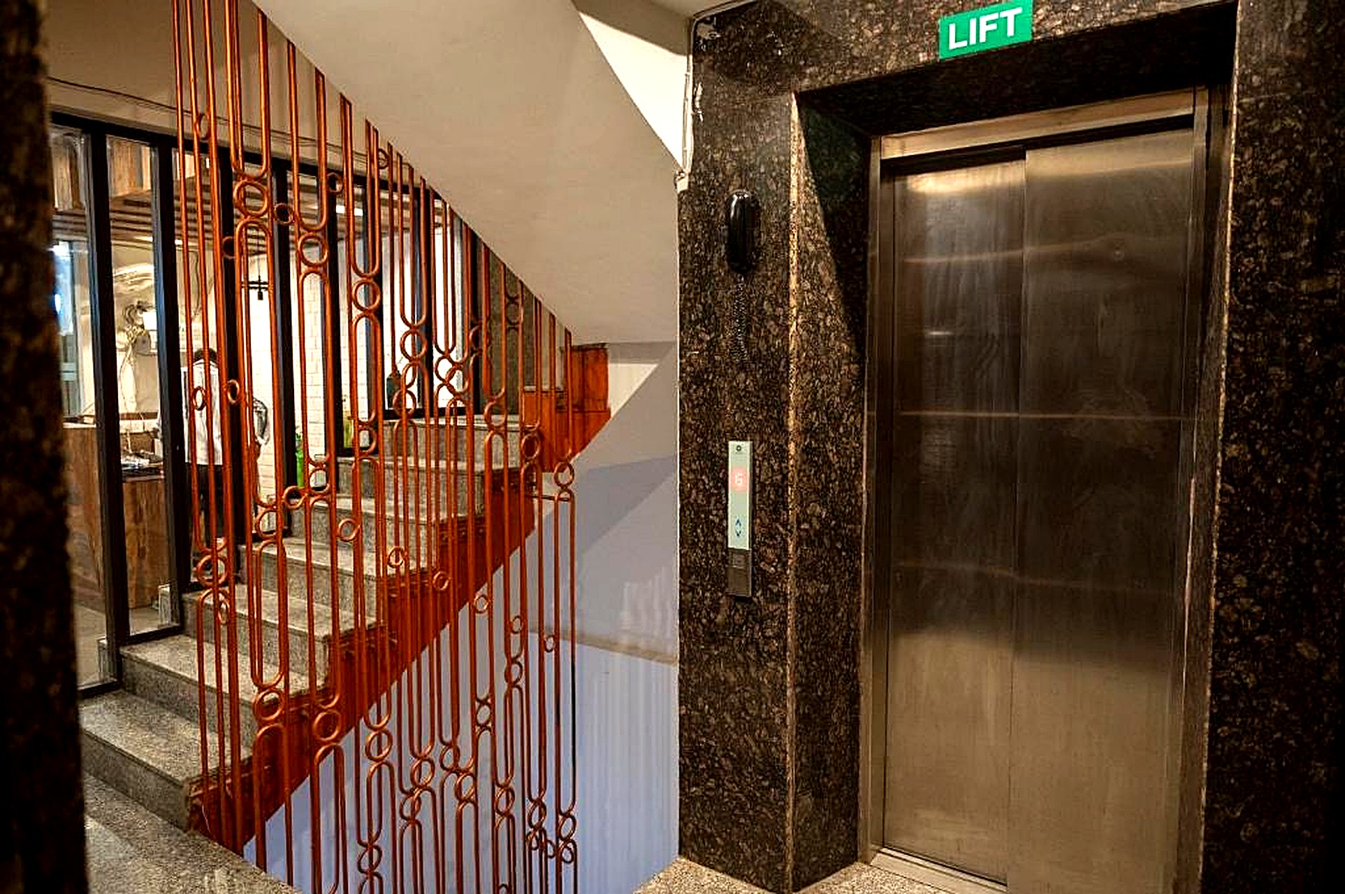 S42 - Lobby