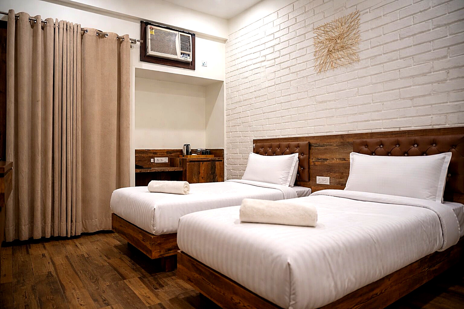 Gallery - S42 Room